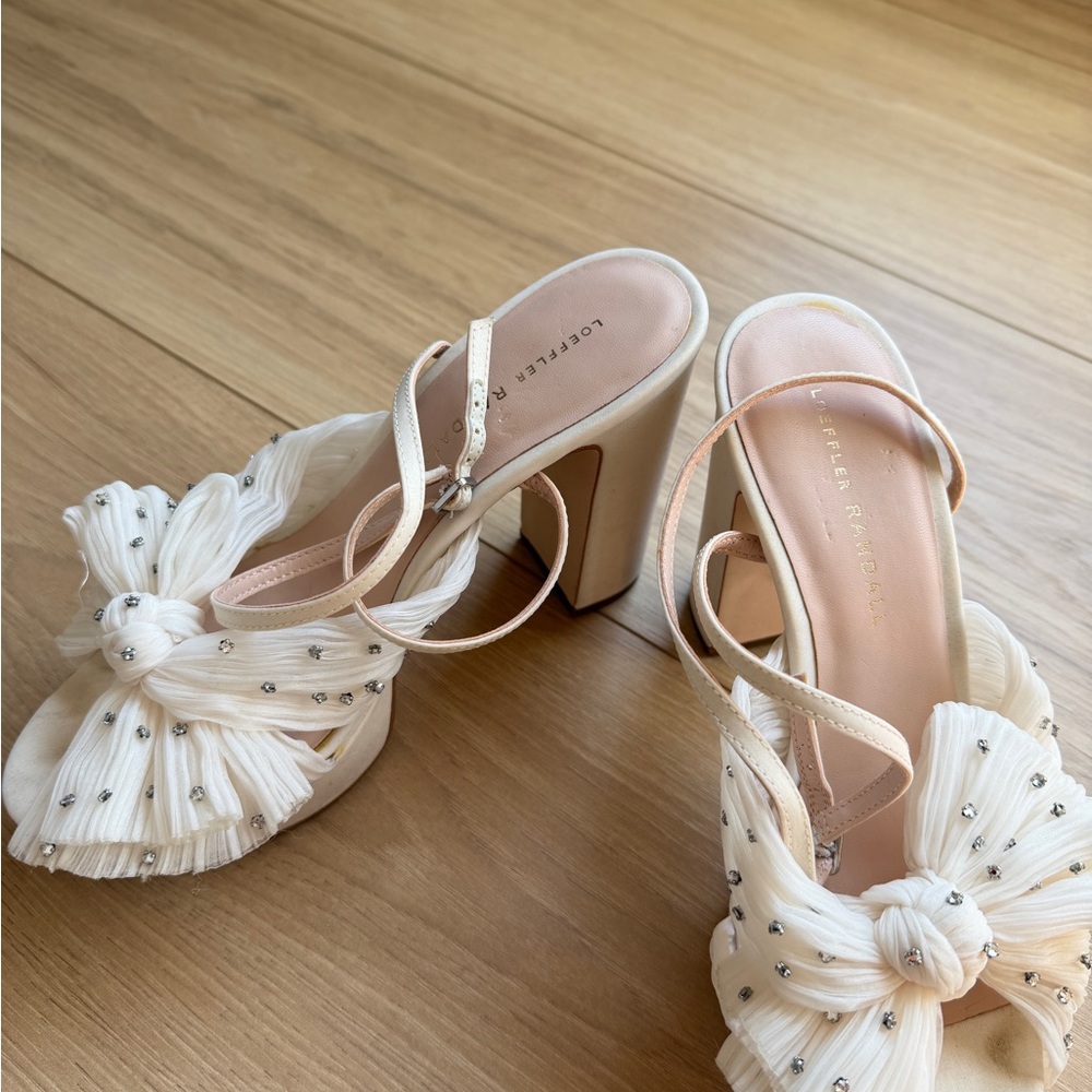 Loeffler Randall White flatform bow heel